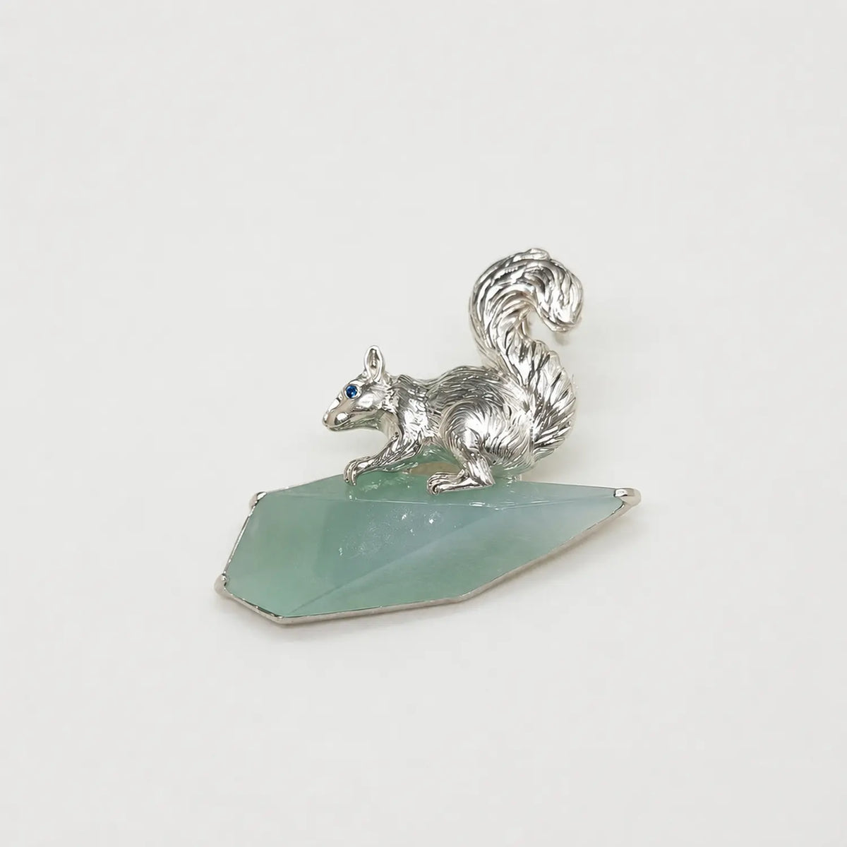 Handmade silver gathering squirrel brooch — S925 sterling silver jewelry product photo