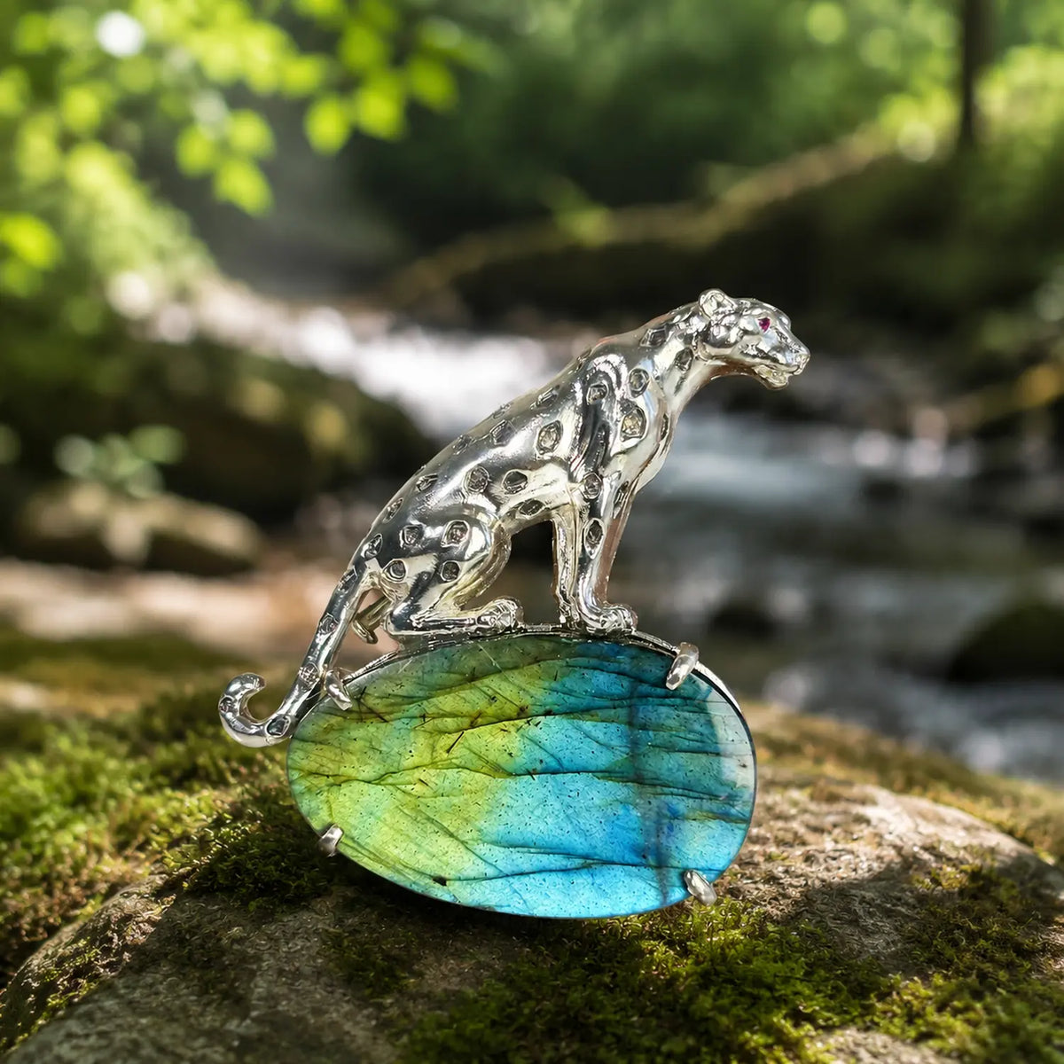 Natural stone brooch with blue flash labradorite — stalking leopard silver brooch styling photo