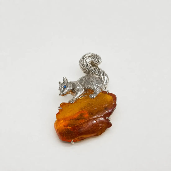 Handmade silver curled-tail squirrel brooch — S925 sterling silver jewelry product photo