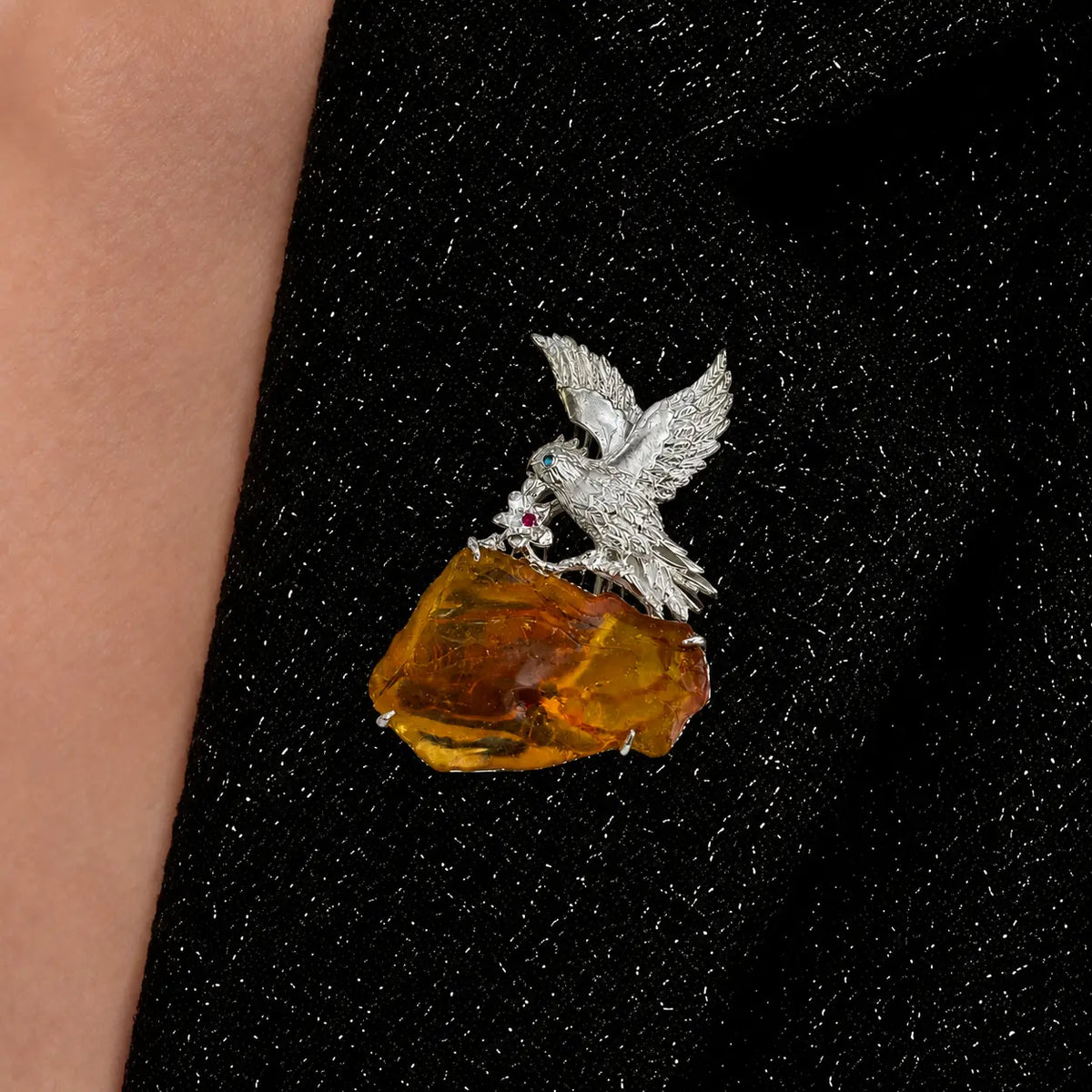 2-in-1 spreading wings eagle silver brooch and pendant styled on fabric