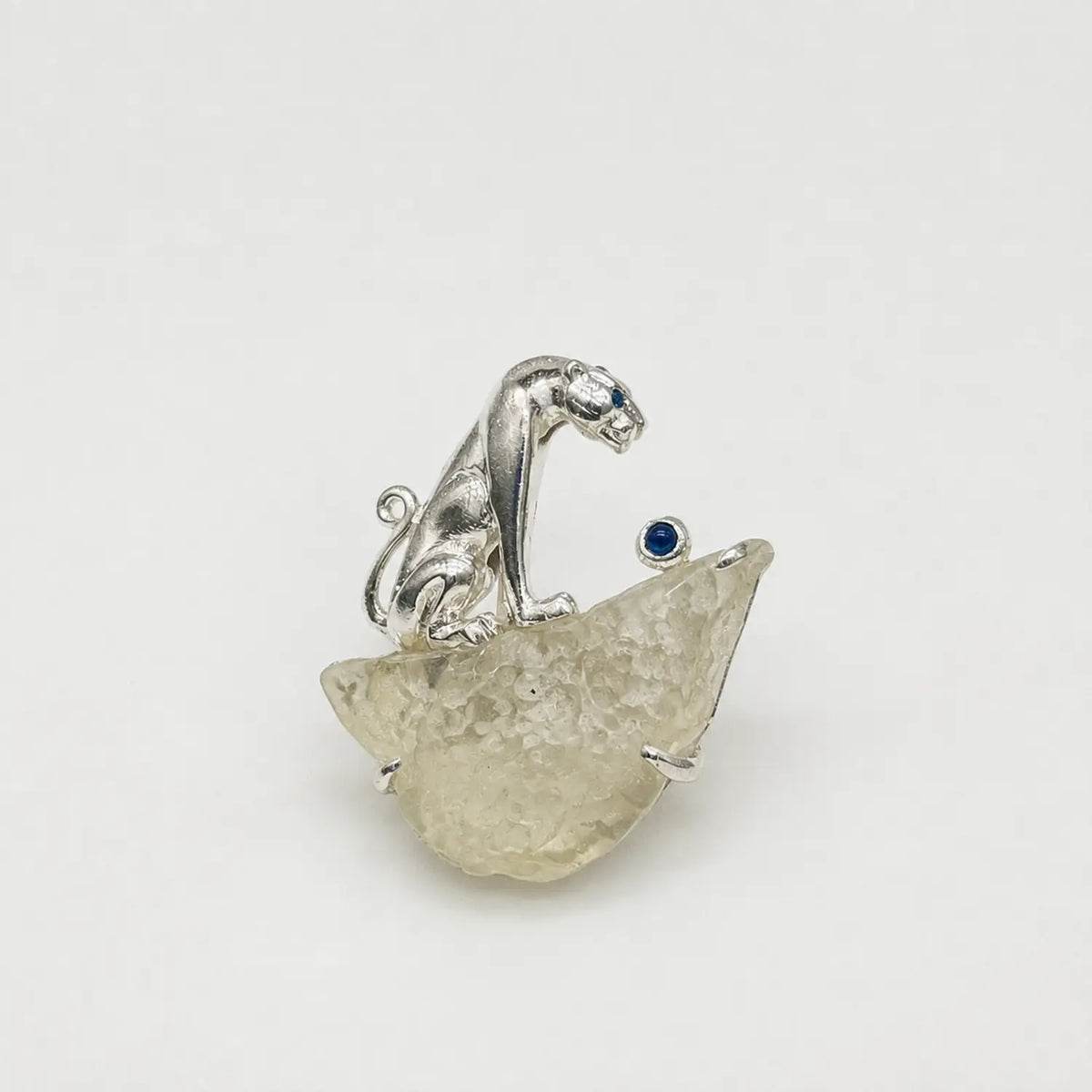 Handmade silver curled leopard brooch — S925 sterling silver jewelry product photo