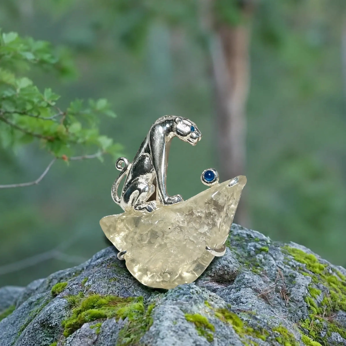 Natural stone brooch with desert glass — curled leopard silver brooch styling photo