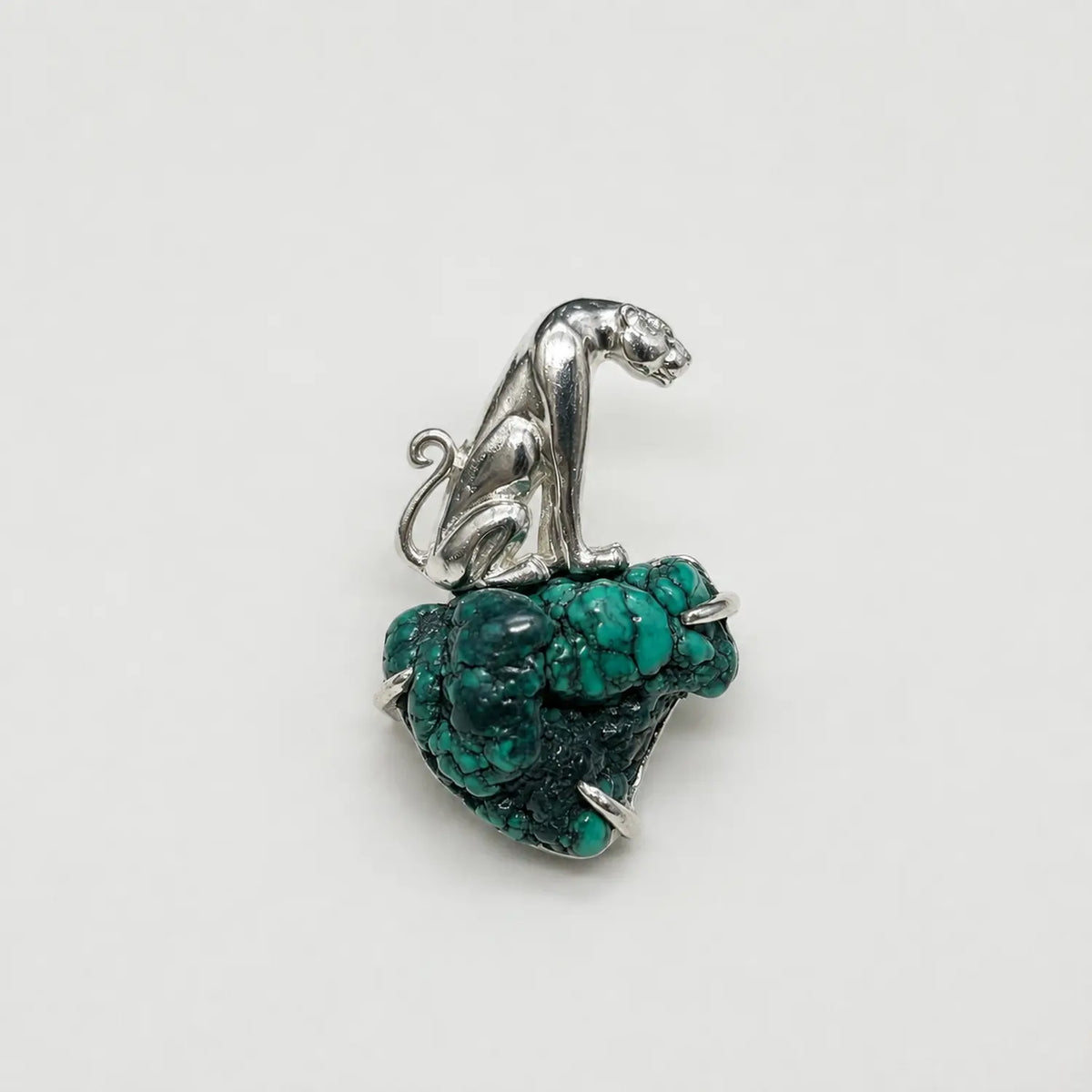 Handmade silver seated leopard brooch — S925 sterling silver jewelry product photo