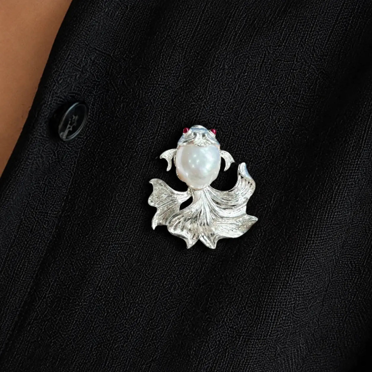 2-in-1 fan-tail goldfish silver brooch and pendant styled on fabric