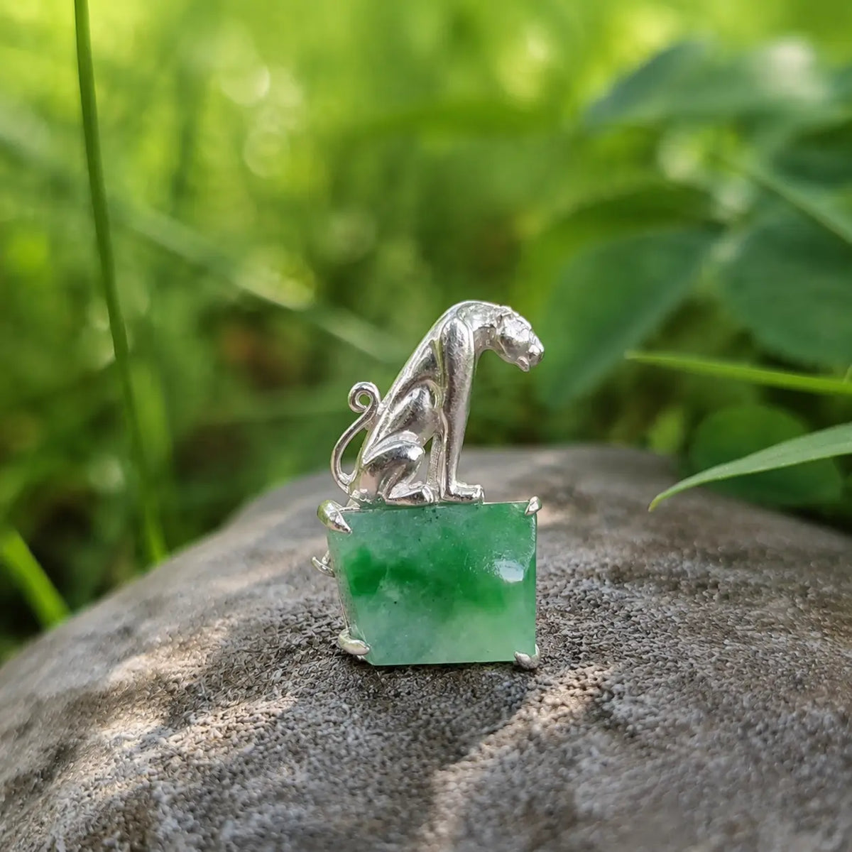Natural stone brooch with natural green jadeite — regal leopard silver brooch styling photo