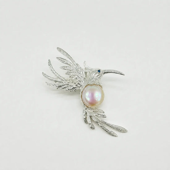 Handmade silver fluttering hummingbird brooch — S925 sterling silver jewelry product photo