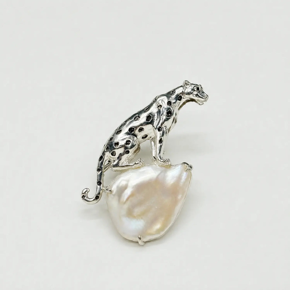 Handmade silver crouching leopard brooch — S925 sterling silver jewelry product photo