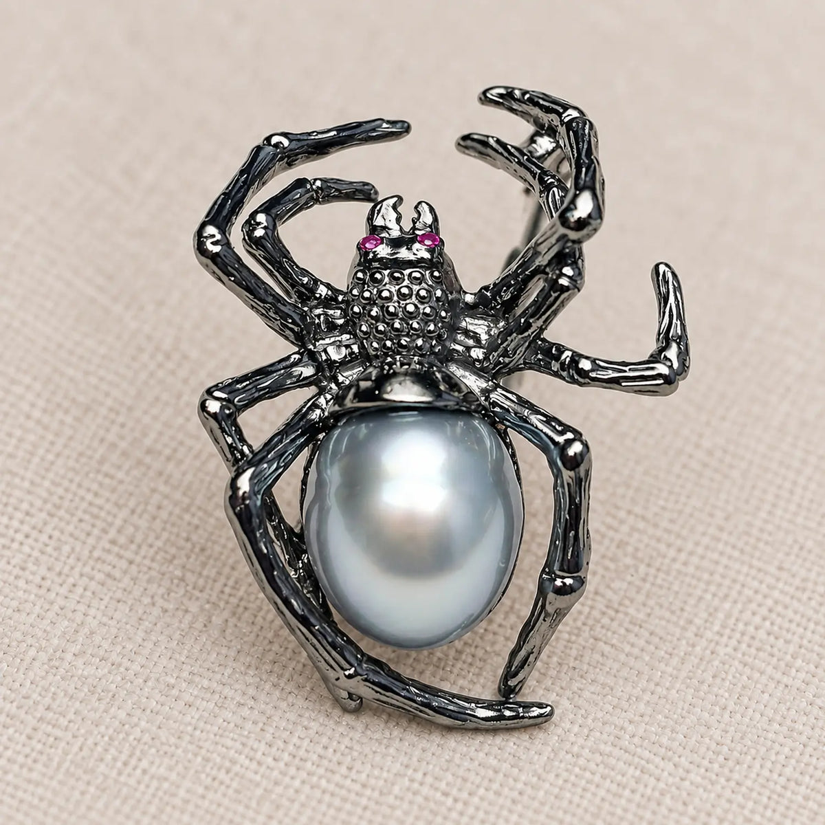 Creeping Spider Convertible Brooch Pendant with Luminous Gray Pearl