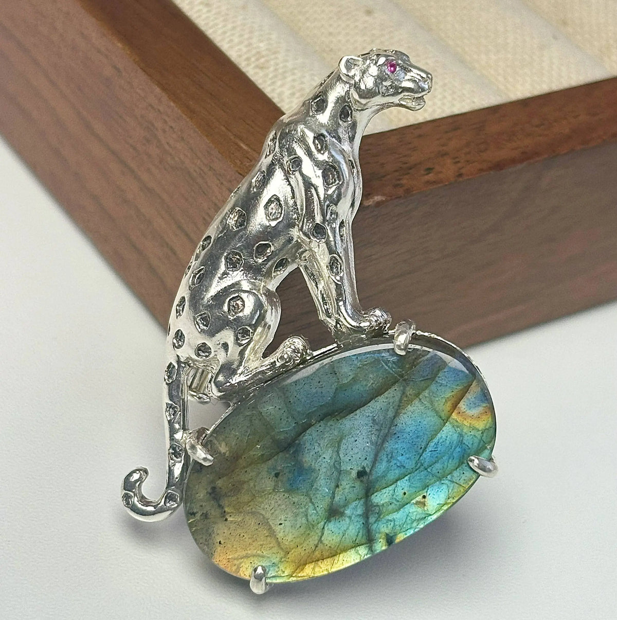 Handmade brooch for women — blue flash labradorite stalking leopard silver brooch styling photo