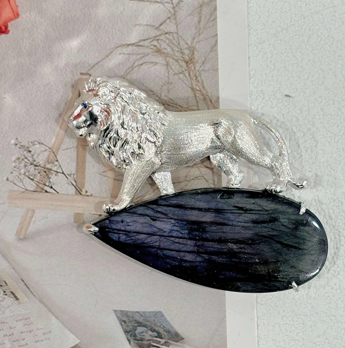 Artisan sterling silver sovereign lion brooch styling detail with teardrop labradorite