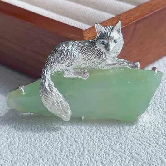 Product video: handmade silver watchful fox brooch and convertible pendant
