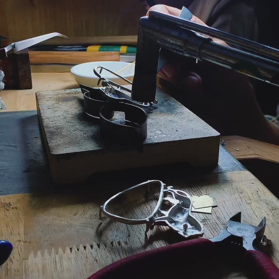 Product video: handmade silver sovereign lion brooch and convertible pendant