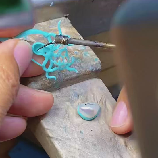 Product video: handmade silver curling tentacle octopus brooch and convertible pendant