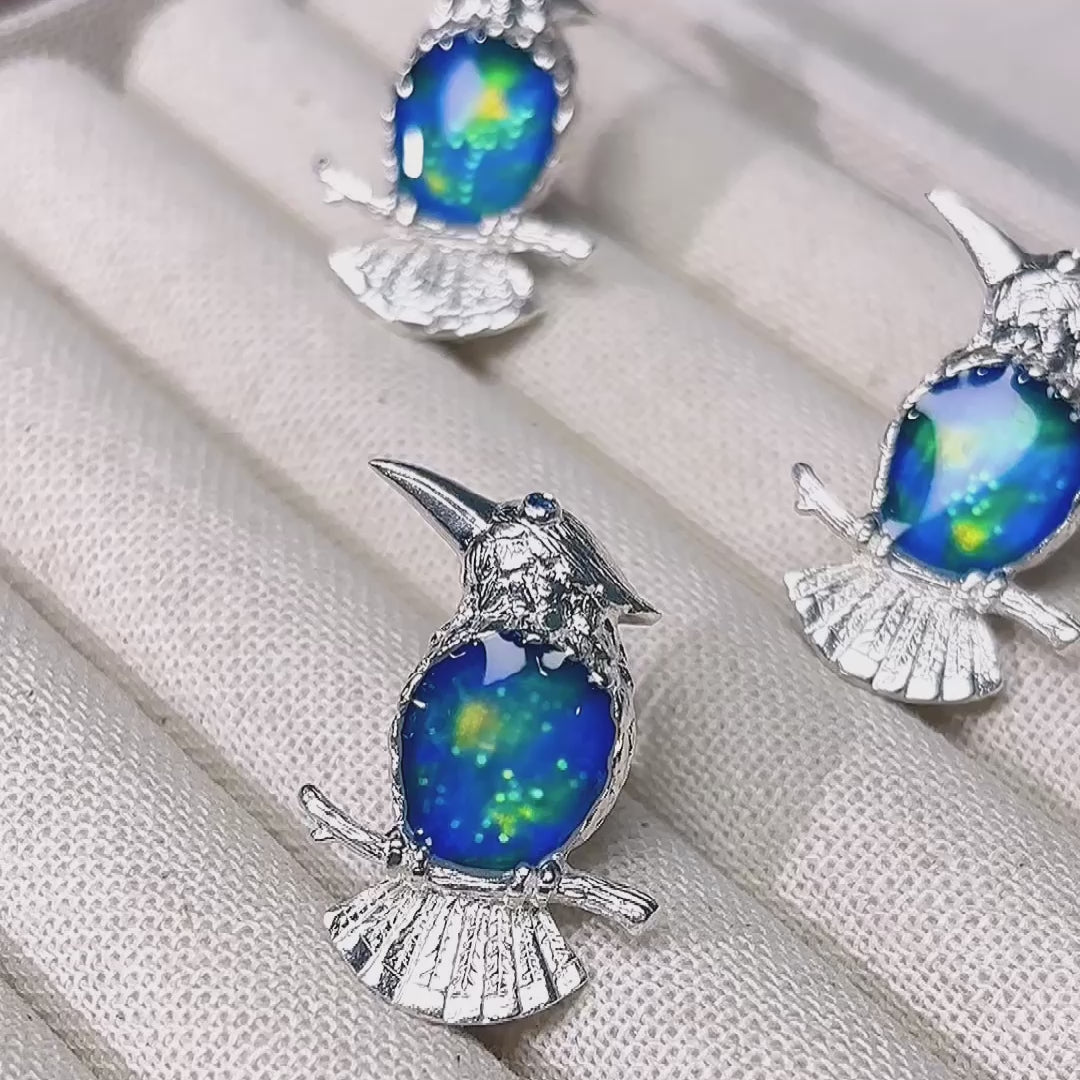 Product video: handmade silver perched kingfisher brooch and convertible pendant
