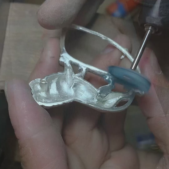Product video: handmade silver majestic lion brooch and convertible pendant