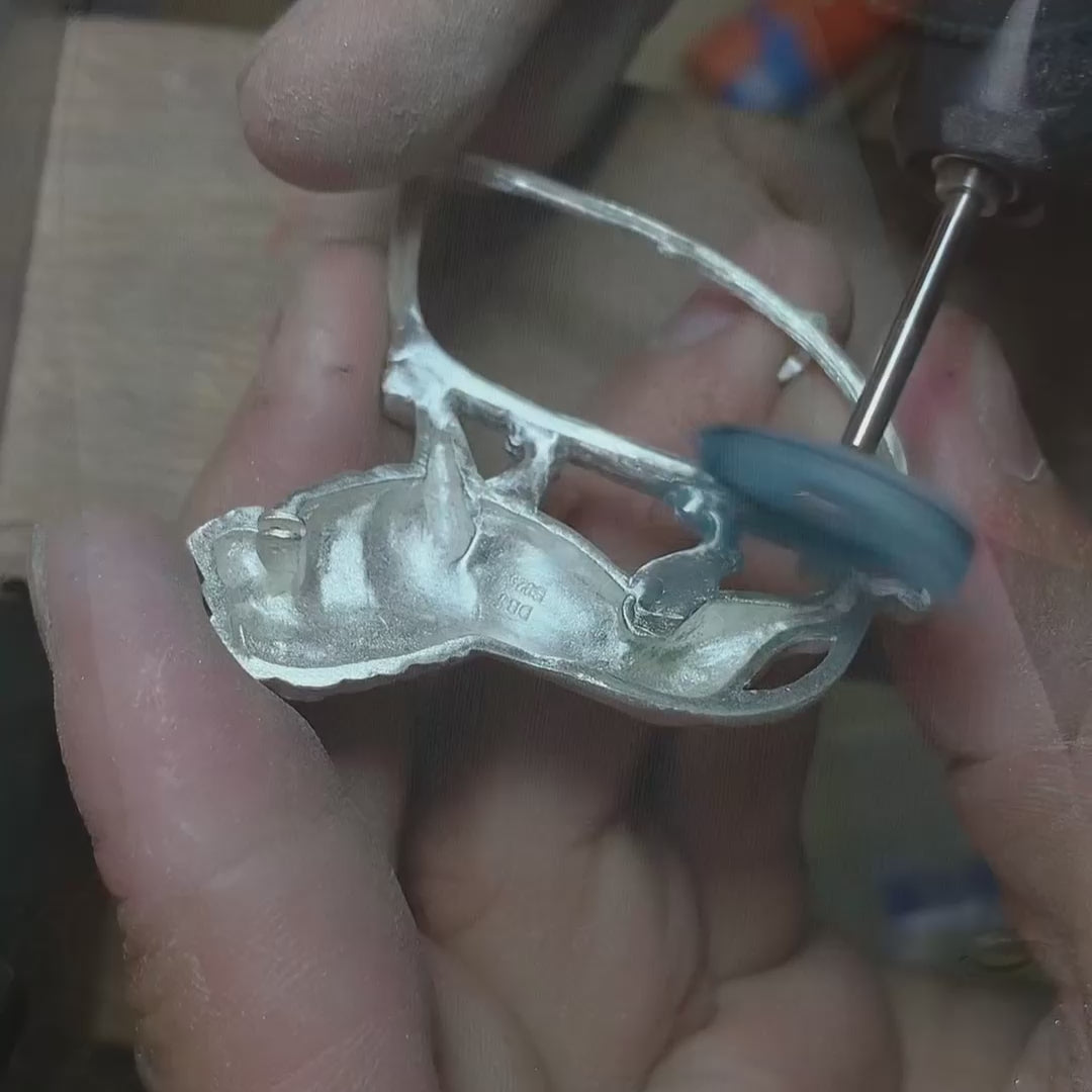 Product video: handmade silver majestic lion brooch and convertible pendant