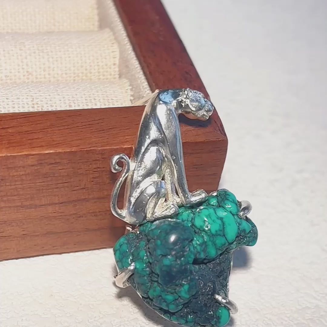 Product video: handmade silver seated leopard brooch and convertible pendant